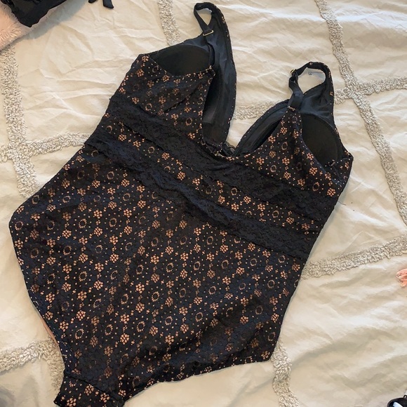 One piece lay overlay bathing suit - Picture 3 of 4